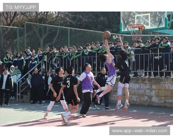 拼搏成就中国篮球最亮篇章，中国篮球辉煌时刻